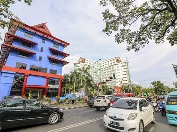 Nida Ratulangi 17 Trans Hotel