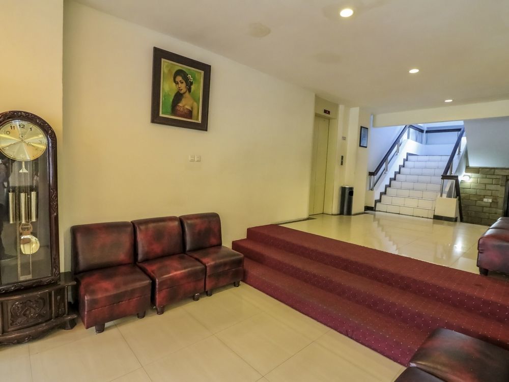 Hotel Nida Ratulangi 17 Trans